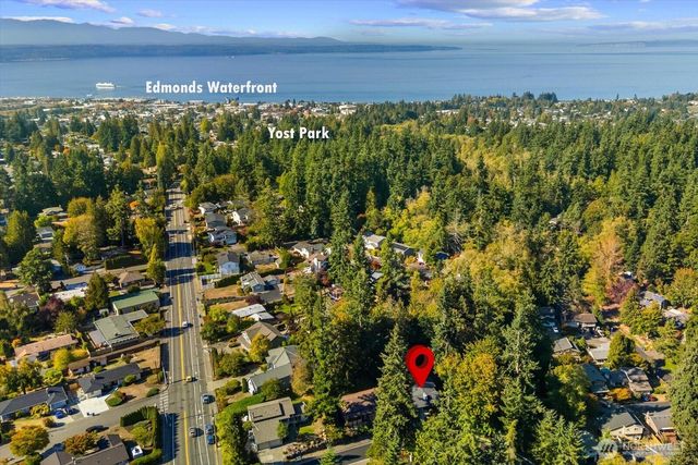 21318 Pioneer Way, Edmonds, WA 98026