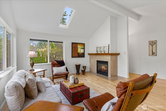 21318 Pioneer Way, Edmonds, WA 98026