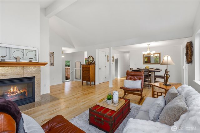 21318 Pioneer Way, Edmonds, WA 98026