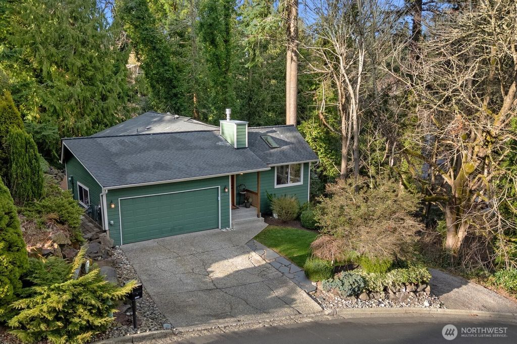 21318 Pioneer Way, Edmonds, WA 98026