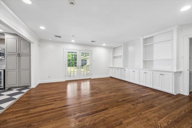 5210 Meadow Lake Lane, Houston, TX 77056