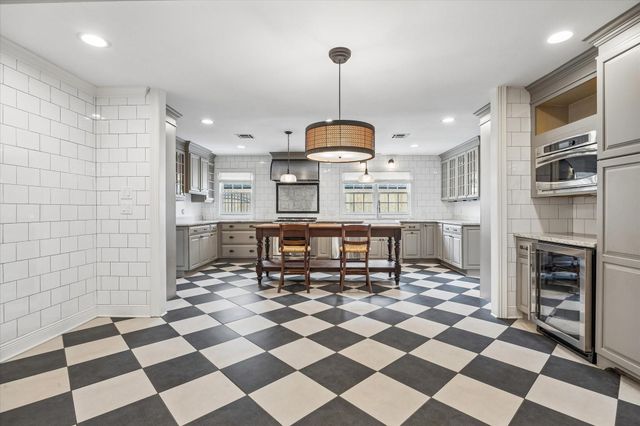 5210 Meadow Lake Lane, Houston, TX 77056