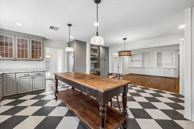 5210 Meadow Lake Lane, Houston, TX 77056