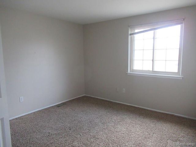 43120 Chaucer Drive, Sterling Heights, MI 48313