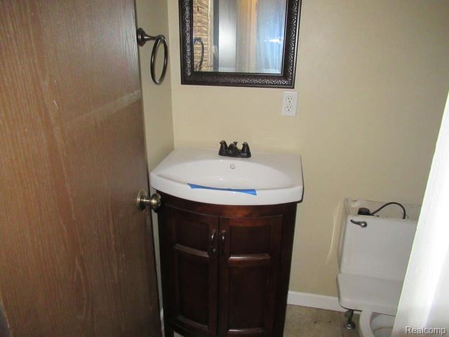 43120 Chaucer Drive, Sterling Heights, MI 48313