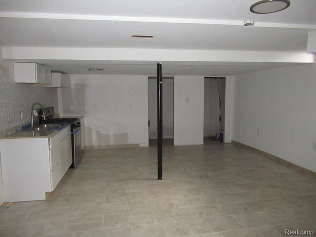 43120 Chaucer Drive, Sterling Heights, MI 48313