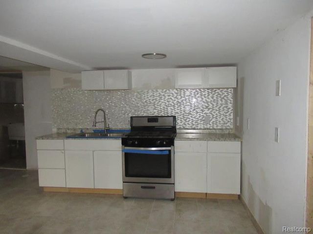 43120 Chaucer Drive, Sterling Heights, MI 48313