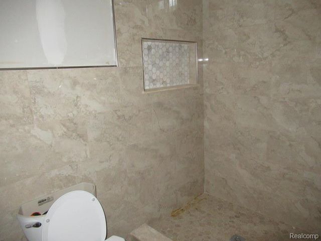 43120 Chaucer Drive, Sterling Heights, MI 48313