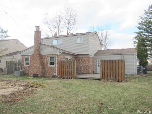 43120 Chaucer Drive, Sterling Heights, MI 48313