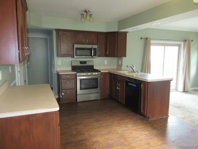 43120 Chaucer Drive, Sterling Heights, MI 48313