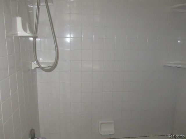 43120 Chaucer Drive, Sterling Heights, MI 48313