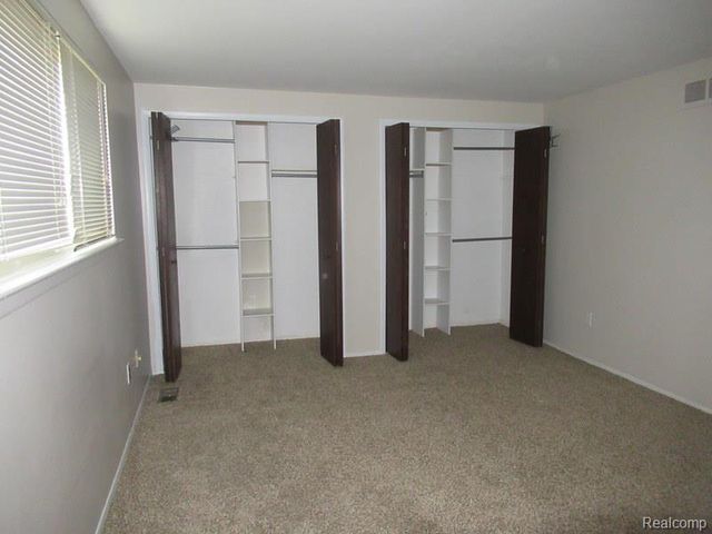 43120 Chaucer Drive, Sterling Heights, MI 48313