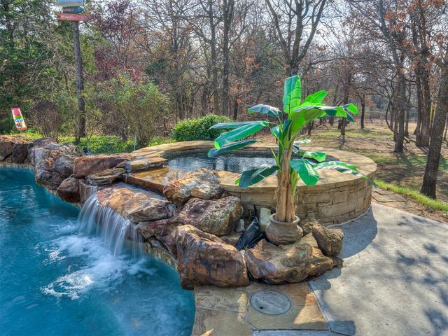 7400 Tangle Vine Drive, Edmond, OK 73034