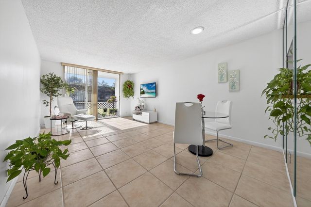 9281 Sunrise Lakes Boulevard 107, Sunrise, FL 33322