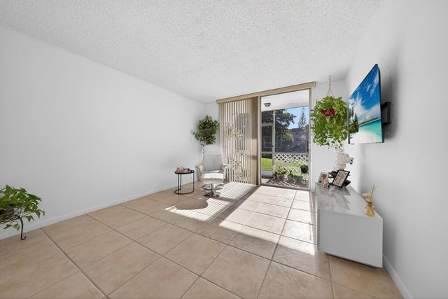 9281 Sunrise Lakes Boulevard 107, Sunrise, FL 33322