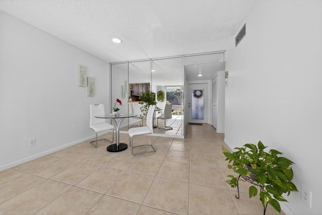 9281 Sunrise Lakes Boulevard 107, Sunrise, FL 33322