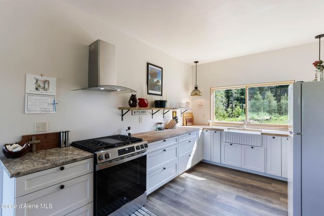 202 Elizabeth Ln, Athol, ID 83801