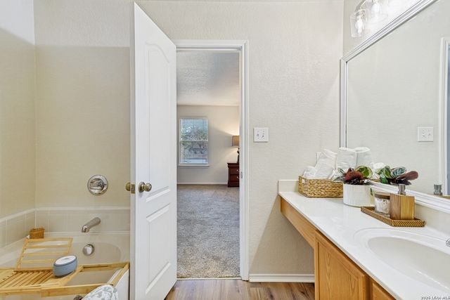 7219 Avator Bay, San Antonio, TX 78250