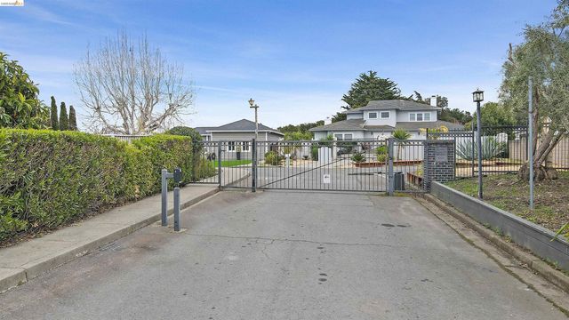 8 North Rancho Ct., Pinole, CA 94803