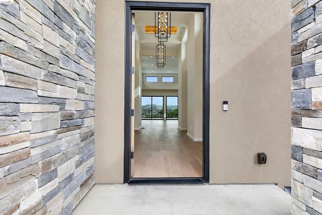 8 North Rancho Ct., Pinole, CA 94803