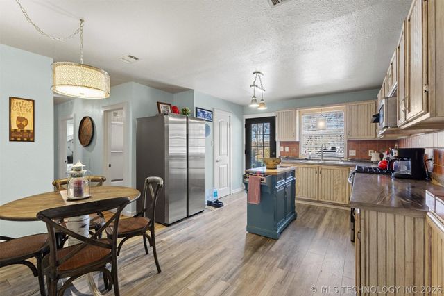 210 Maple, Colbert, OK 74733