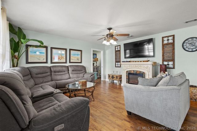 210 Maple, Colbert, OK 74733