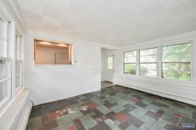 954 Phyllis Lane, Oradell, NJ 07649