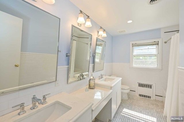 954 Phyllis Lane, Oradell, NJ 07649