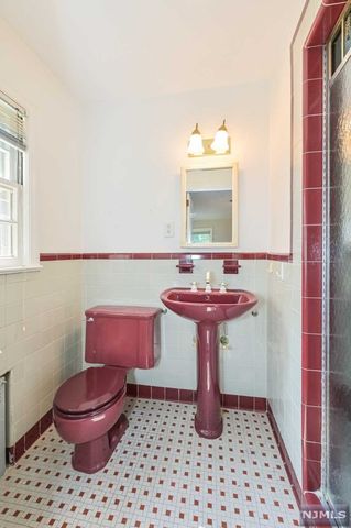 954 Phyllis Lane, Oradell, NJ 07649