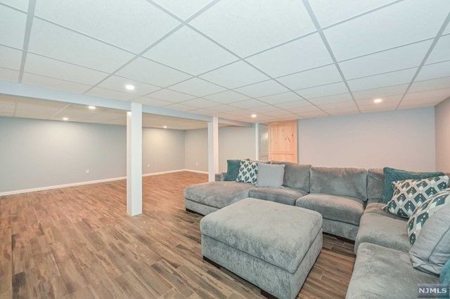 954 Phyllis Lane, Oradell, NJ 07649