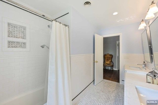 954 Phyllis Lane, Oradell, NJ 07649