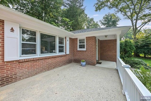 954 Phyllis Lane, Oradell, NJ 07649