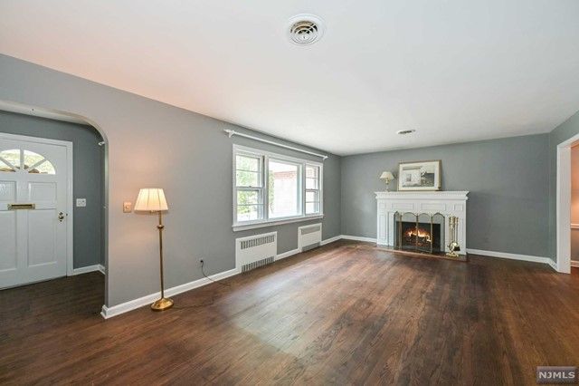 954 Phyllis Lane, Oradell, NJ 07649