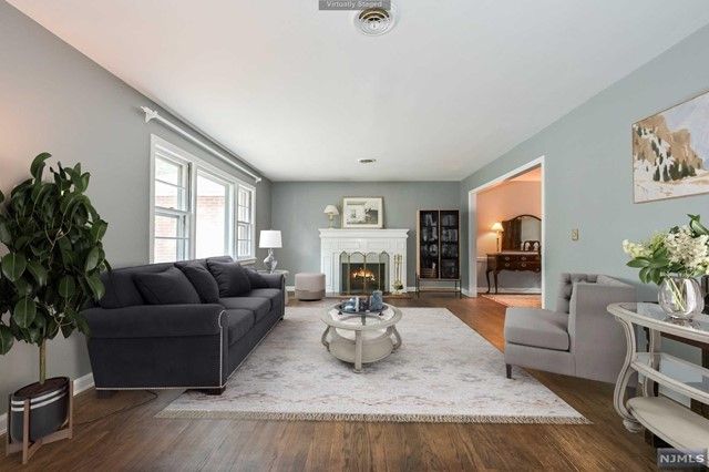 954 Phyllis Lane, Oradell, NJ 07649