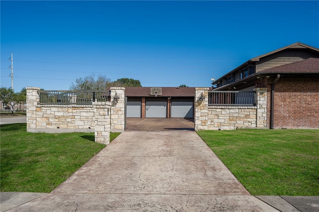 5914 Parkland Dr, Corpus Christi, TX 78413 — photo 2