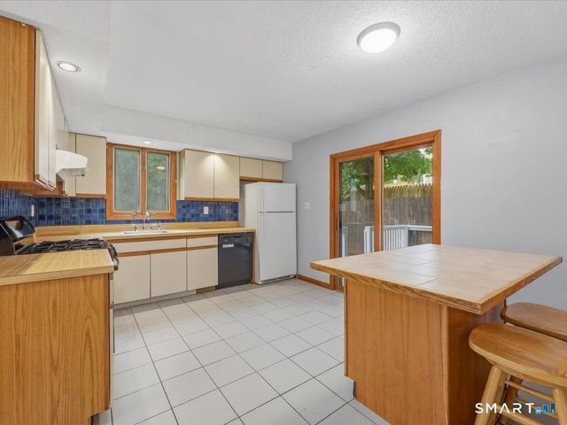 6 Sunnyside Avenue, Hamden, CT 06518