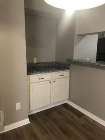 2402 Sycamore Avenue D8, Huntsville, TX 77340