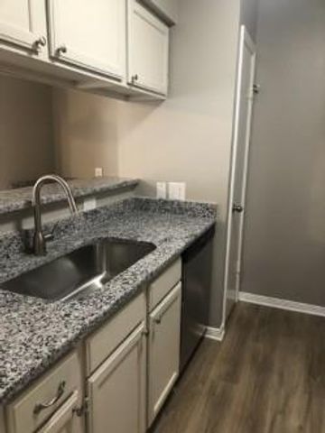 2402 Sycamore Avenue D8, Huntsville, TX 77340