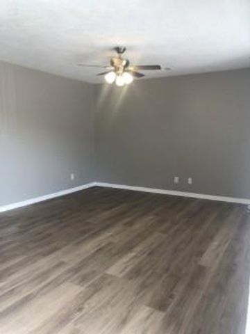 2402 Sycamore Avenue D8, Huntsville, TX 77340