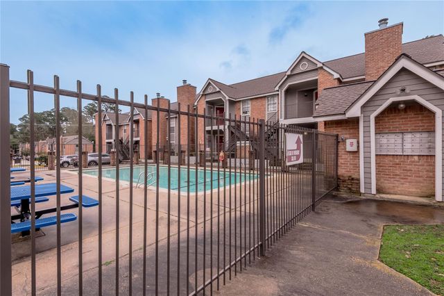 2402 Sycamore Avenue D8, Huntsville, TX 77340
