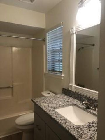 2402 Sycamore Avenue D8, Huntsville, TX 77340