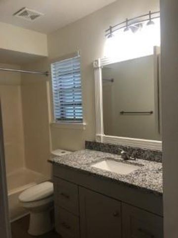 2402 Sycamore Avenue D8, Huntsville, TX 77340