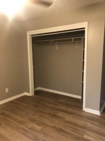 2402 Sycamore Avenue D8, Huntsville, TX 77340