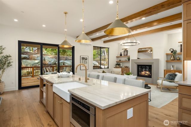 6555 Ridge Lane NE, Bainbridge Island, WA 98110