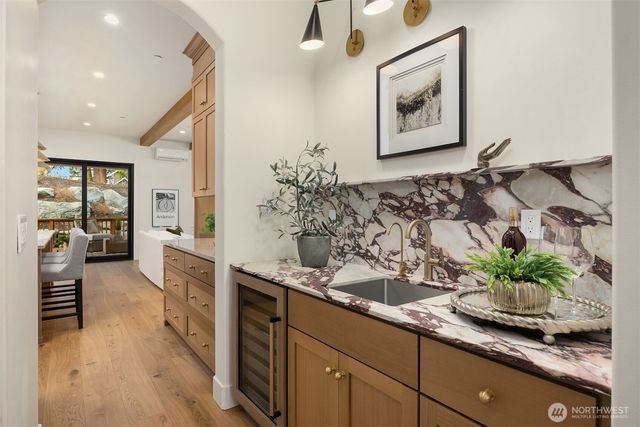 6555 Ridge Lane NE, Bainbridge Island, WA 98110