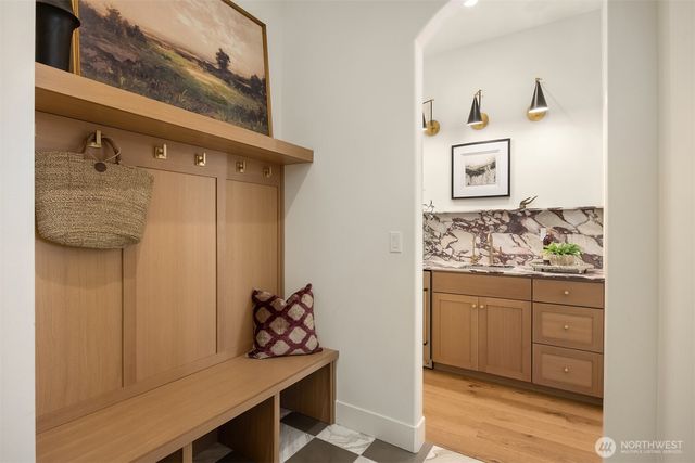 6555 Ridge Lane NE, Bainbridge Island, WA 98110