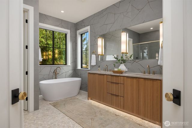 6555 Ridge Lane NE, Bainbridge Island, WA 98110