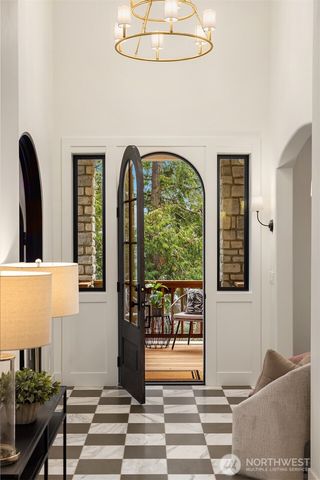 6555 Ridge Lane NE, Bainbridge Island, WA 98110