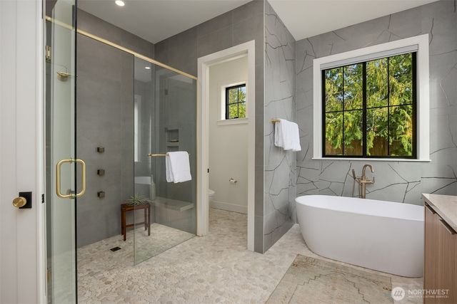 6555 Ridge Lane NE, Bainbridge Island, WA 98110