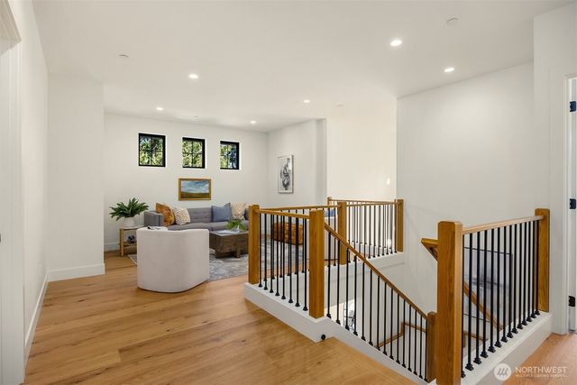 6555 Ridge Lane NE, Bainbridge Island, WA 98110